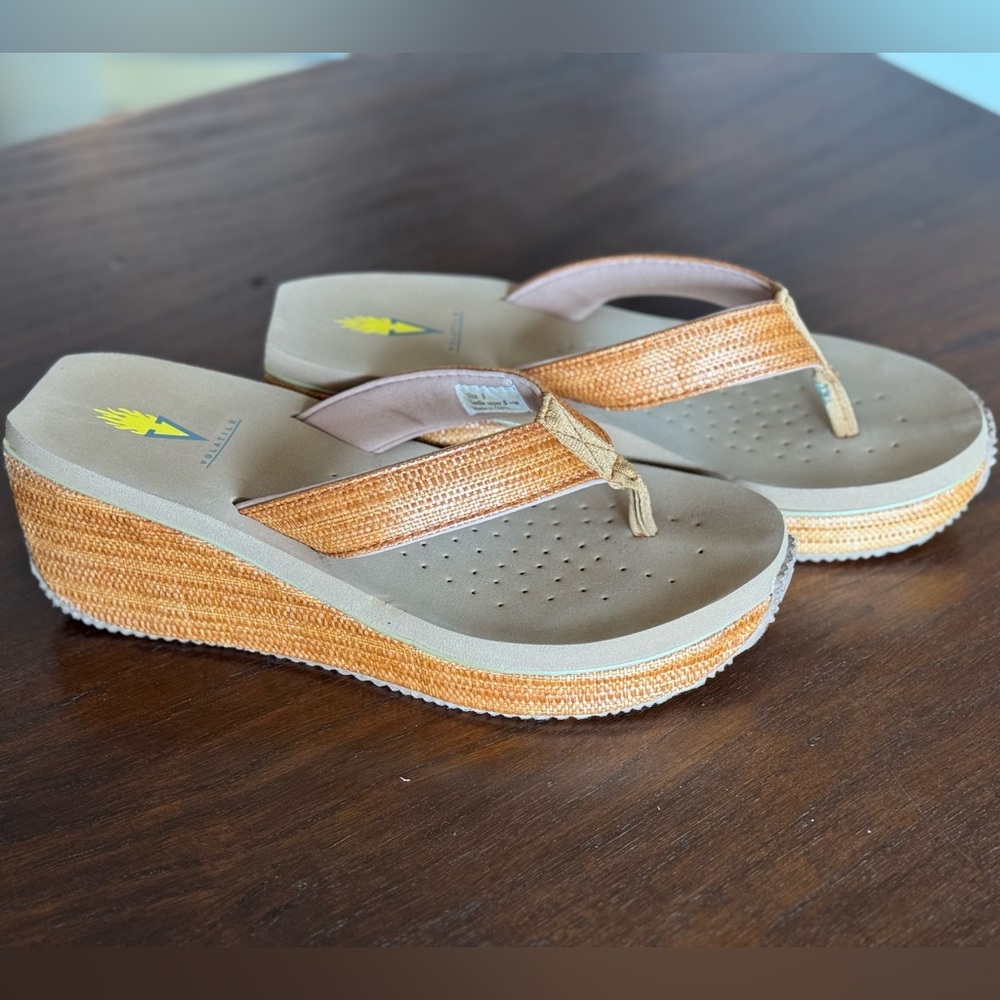 Volatile platform flip flops